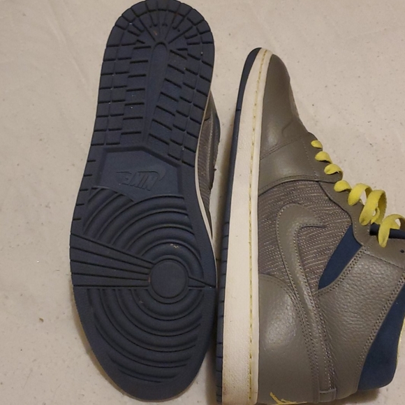 stylish pair of used  excellent condition sneakers - Picture 4 of 4